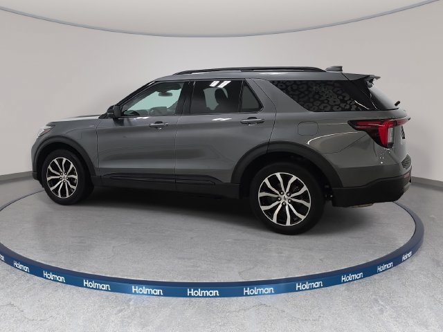 Certified 2025 Ford Explorer ST-Line AWD/4WD image 9