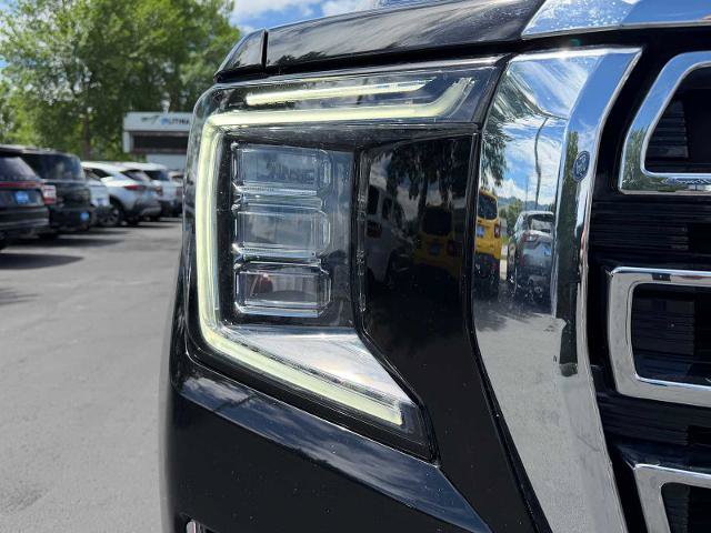 Used 2023 GMC Yukon XL SLT AWD/4WD image 3
