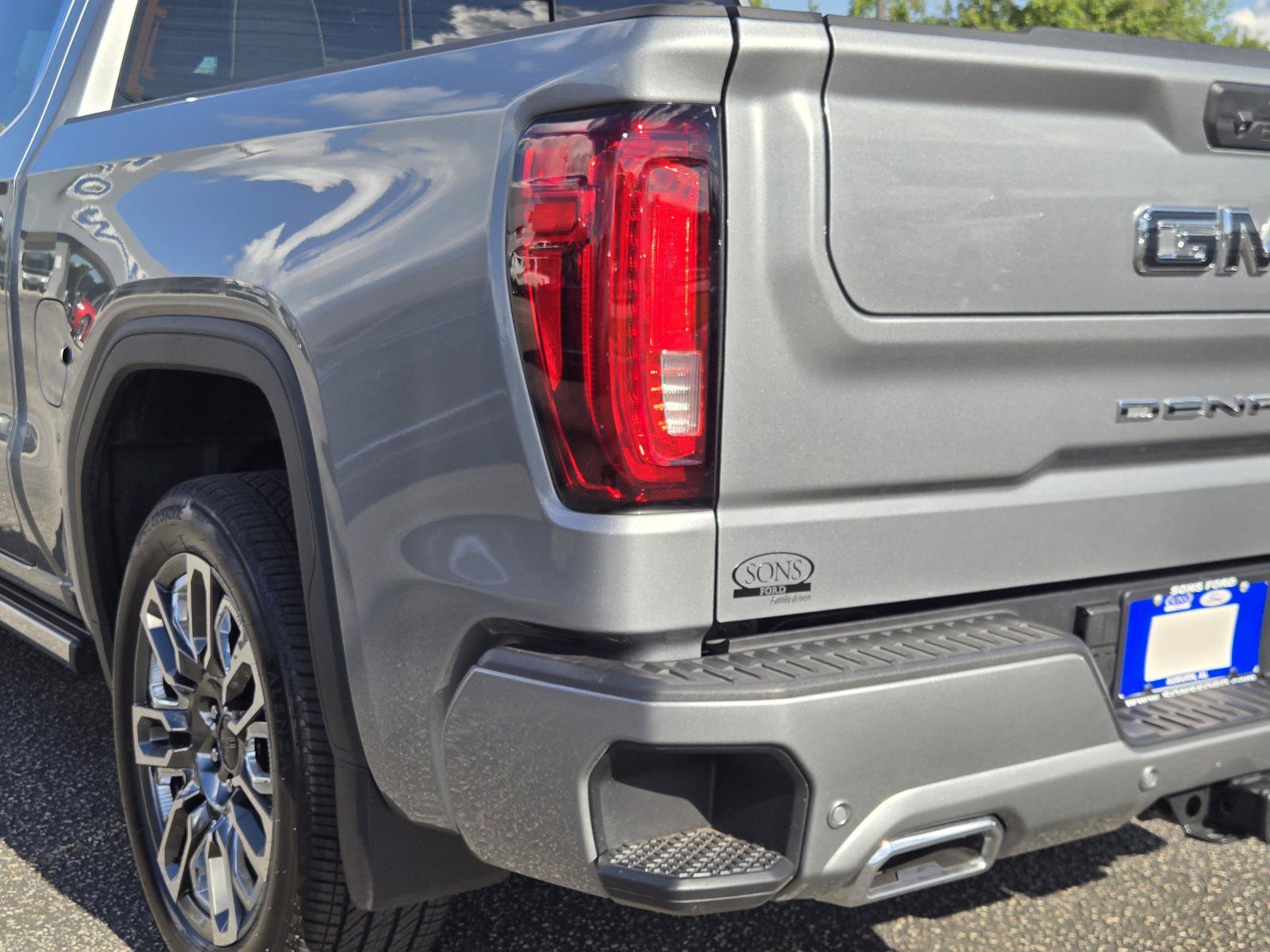 Used 2026 GMC Sierra 1500 Denali Ultimate AWD/4WD image 11