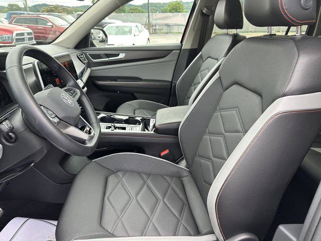 Used 2024 Volkswagen Atlas Peak Edition SE AWD/4WD image 16