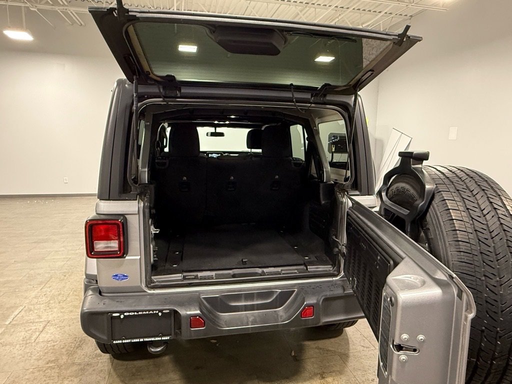 Used 2020 Jeep Wrangler Unlimited Sahara image 16