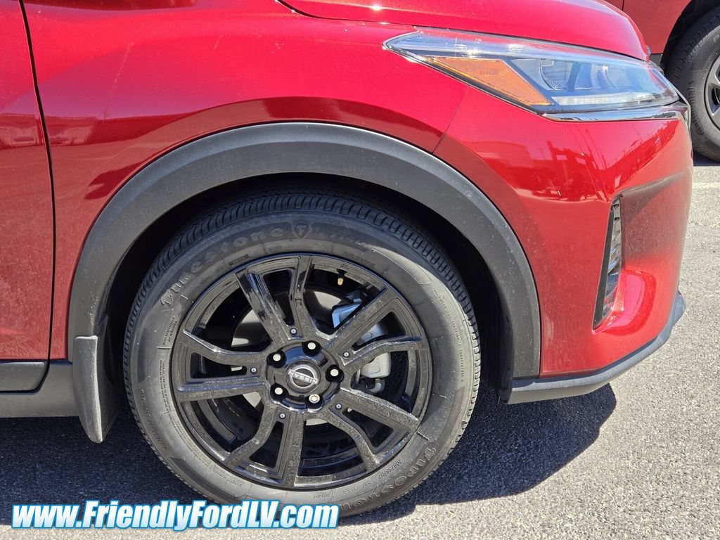 Used 2023 Nissan Kicks SR w/ SR Premium Package FWD image 3