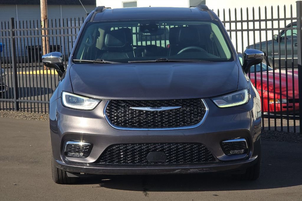 Used 2023 Chrysler Pacifica Limited FWD image 8