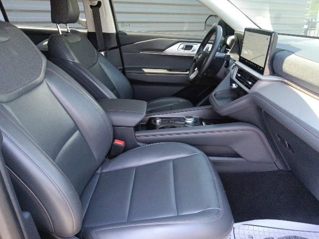 Certified 2025 Ford Explorer Active w/ Active Comfort Package AWD/4WD image 34