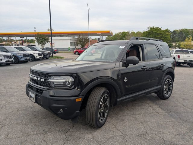Certified 2025 Ford Bronco Sport Outer Banks w/ Outer Banks Tech Package+ AWD/4WD image 4
