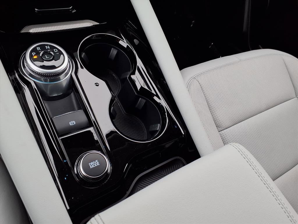 Certified 2025 Ford Explorer Platinum w/ Ultimate Package image 21