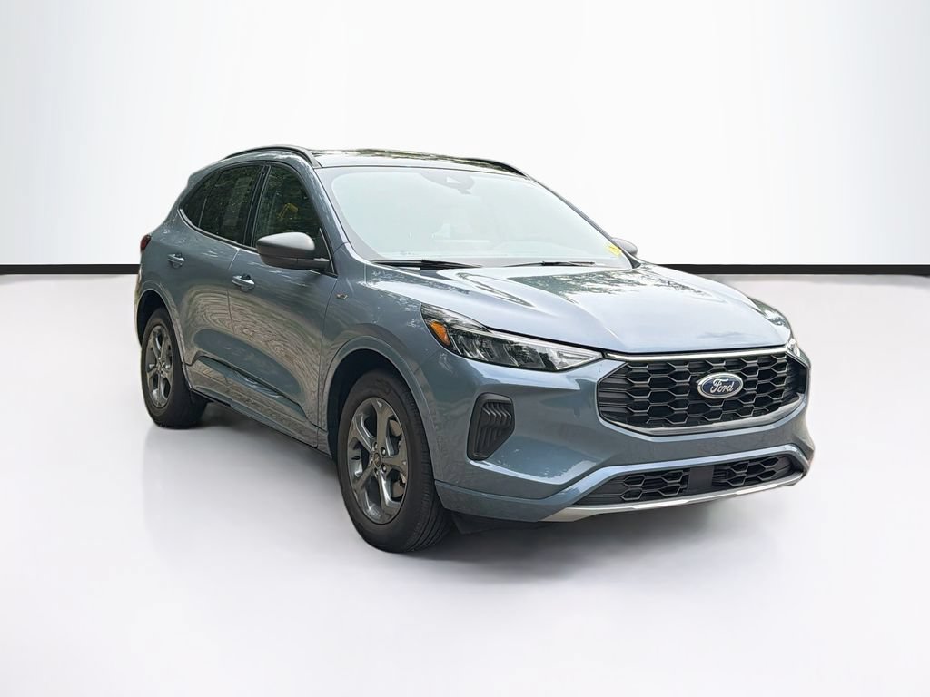 Certified 2023 Ford Escape ST-Line w/ Tech Pack #1 AWD/4WD image 3
