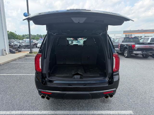 Used 2024 GMC Yukon XL AT4 w/ Technology Package AWD/4WD image 9