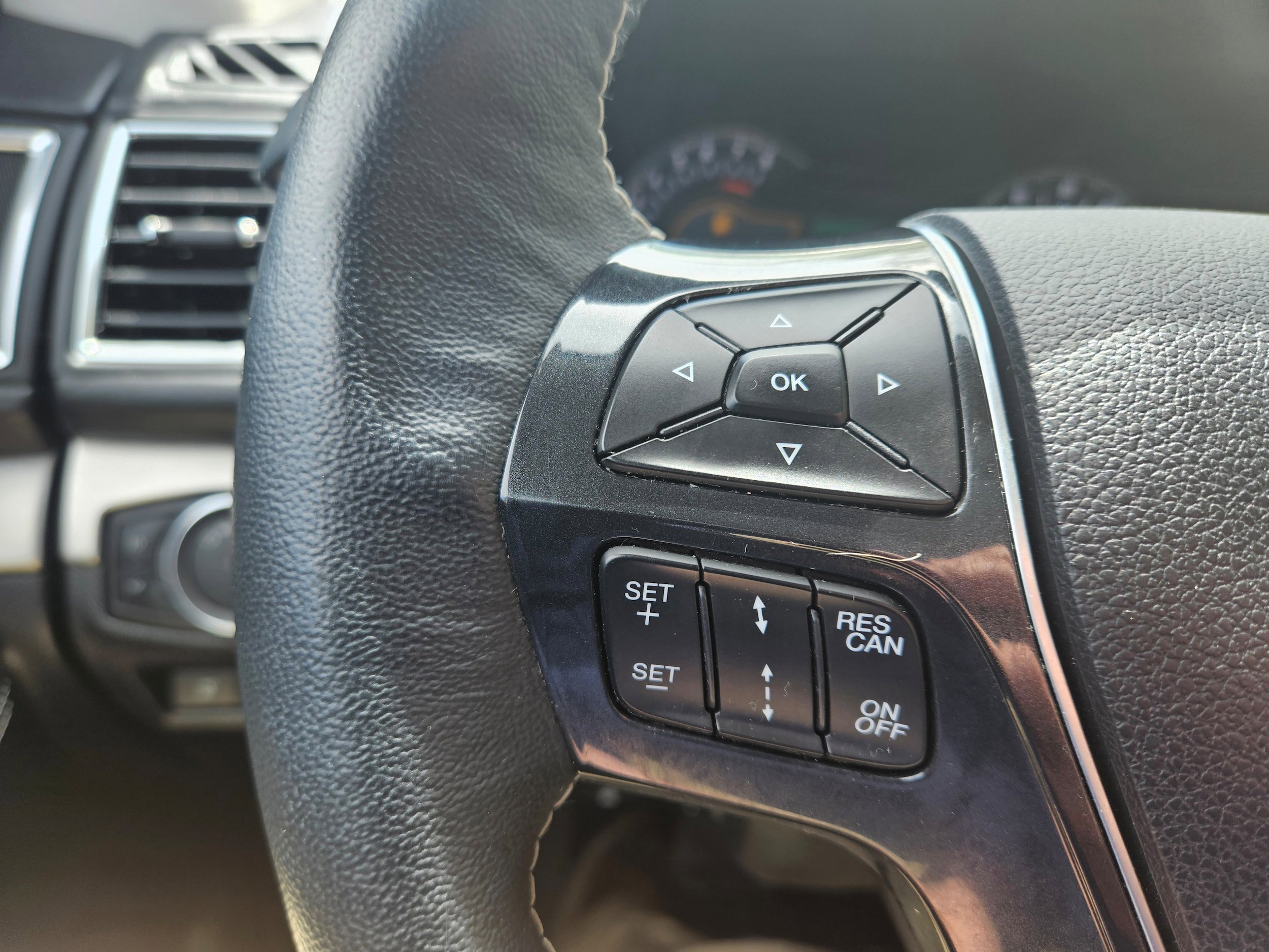 Certified 2018 Ford Explorer Platinum AWD/4WD image 18