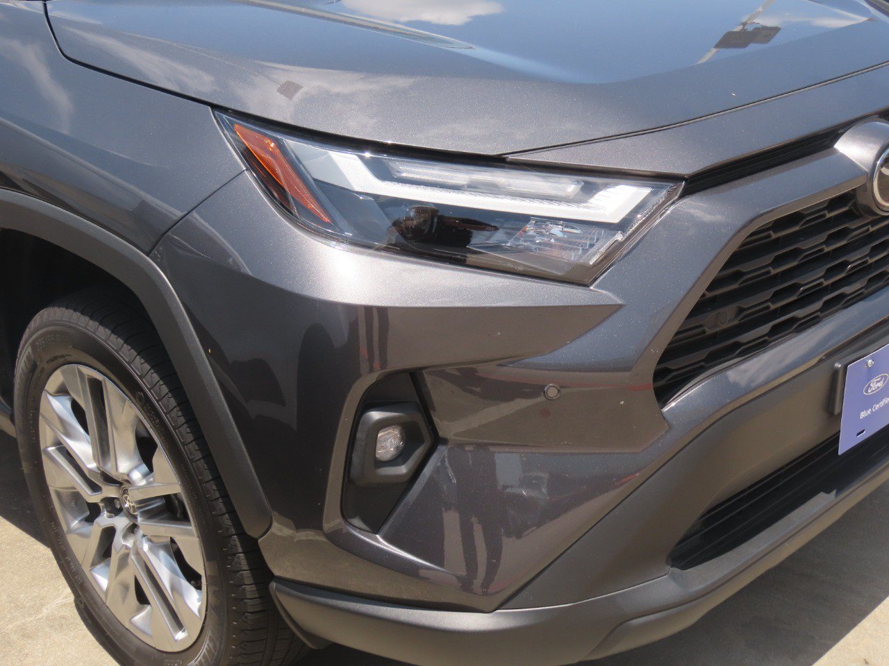 Used 2025 Toyota RAV4 XLE Premium w/ Weather Package FWD image 5