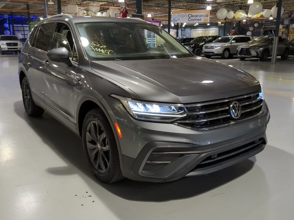 Used 2022 Volkswagen Tiguan SE AWD/4WD image 3