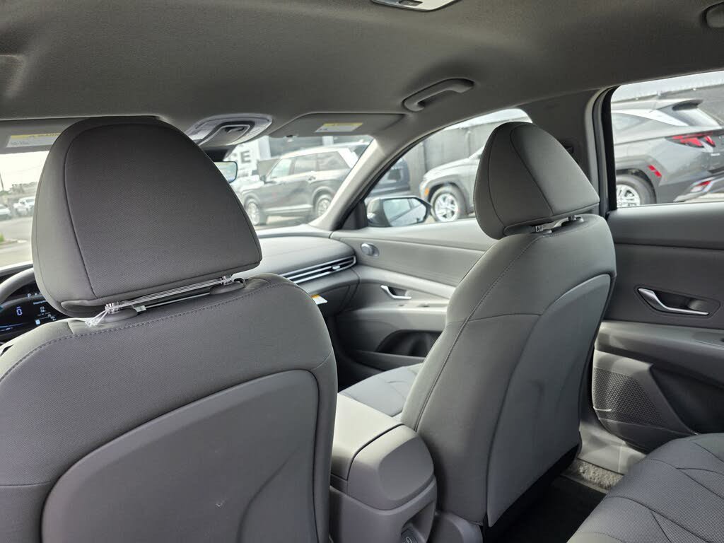 Used 2026 Hyundai Elantra SE FWD image 26