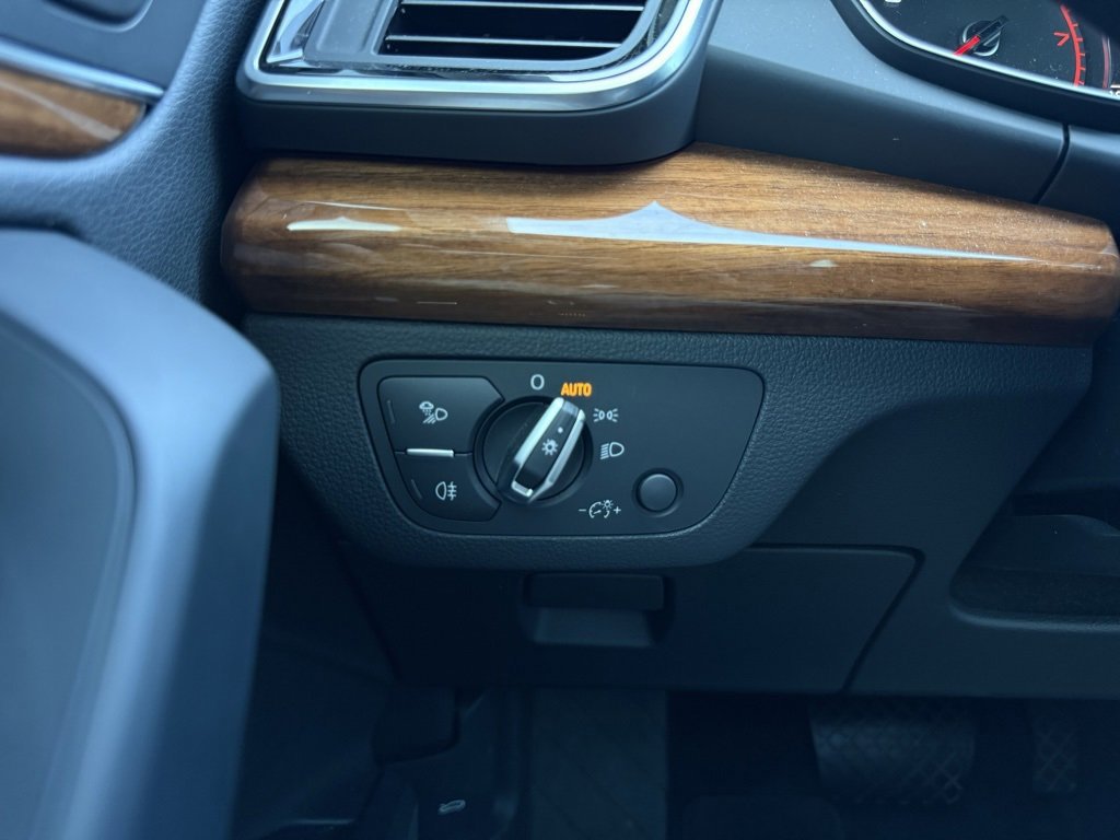 Used 2023 Audi Q5 2.0T Premium w/ Convenience Package image 13