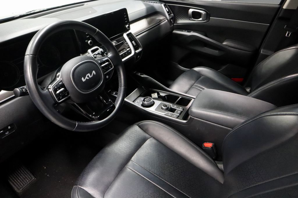 Used 2022 Kia Sorento EX w/ Panoramic Sunroof Package image 25