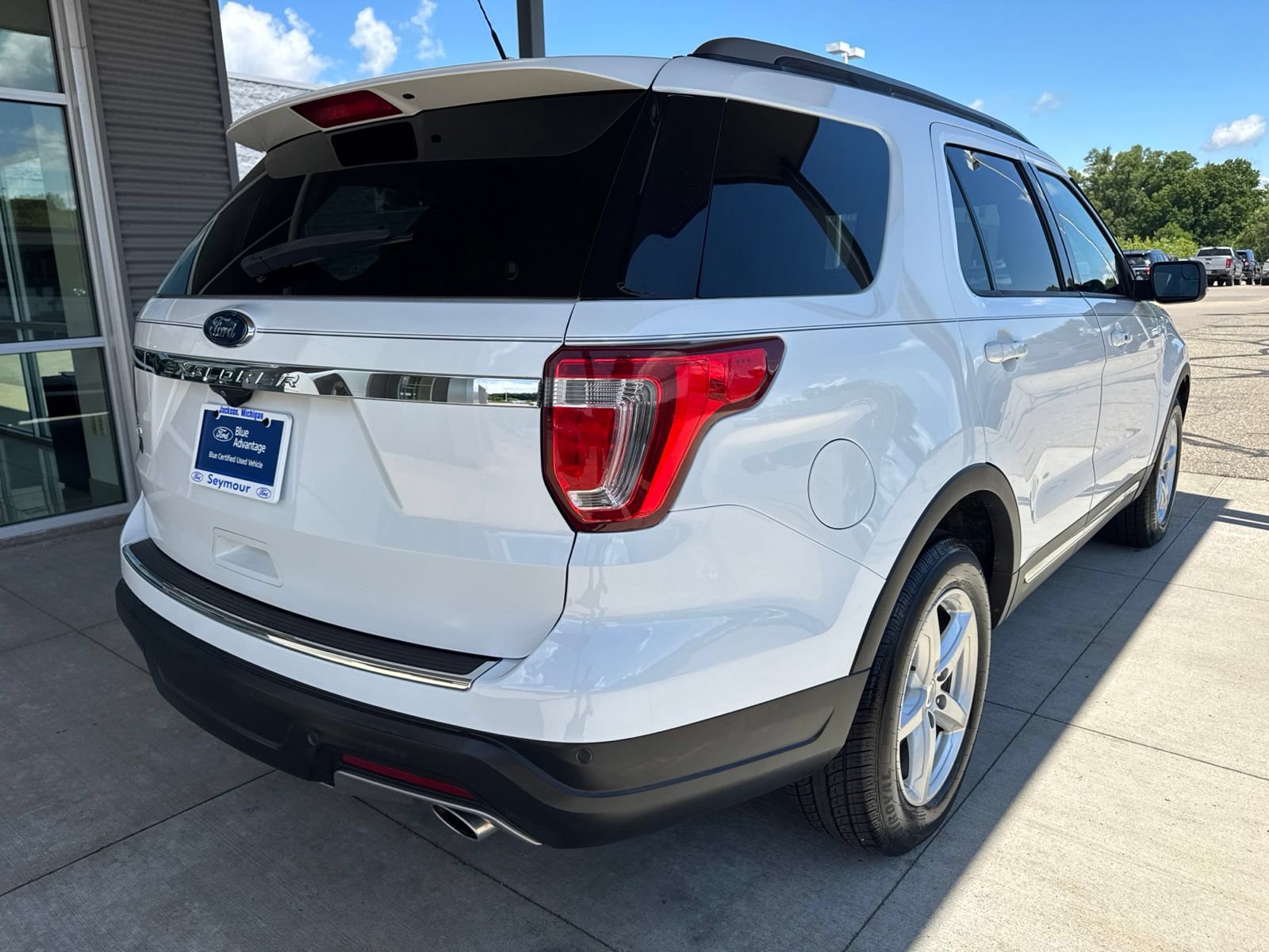 Certified 2018 Ford Explorer XLT w/ Equipment Group 202A FWD image 8