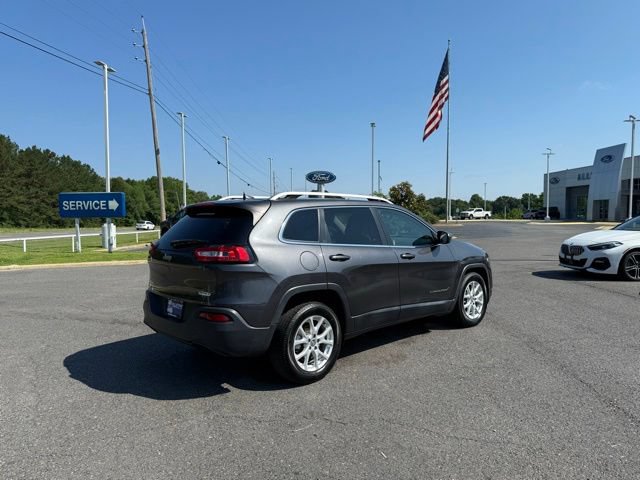 Used 2017 Jeep Cherokee Latitude w/ Safety/Convenience Group FWD image 6