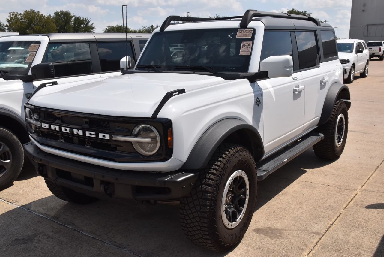 Certified 2023 Ford Bronco Outer Banks w/ Sasquatch Package AWD/4WD image 2