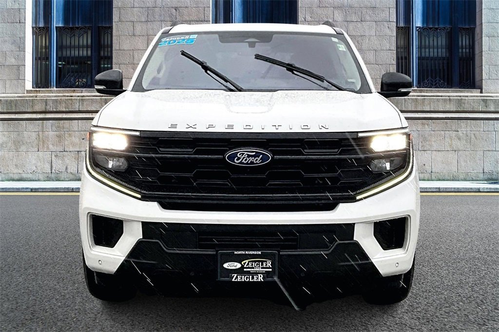 Certified 2025 Ford Expedition Active image 3