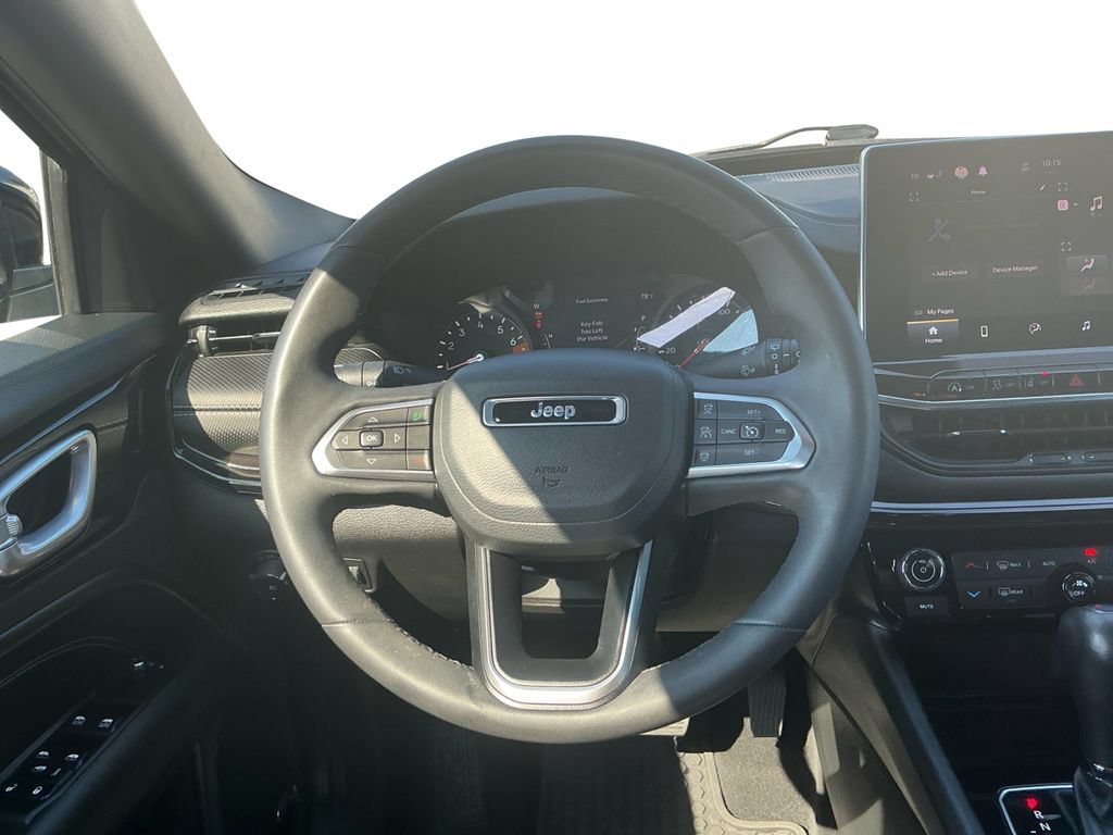 Used 2023 Jeep Compass Latitude w/ Sun and Sound Group AWD/4WD image 18