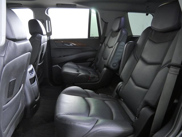 Used 2020 Cadillac Escalade Luxury w/ Escalade Sport Edition AWD/4WD image 19