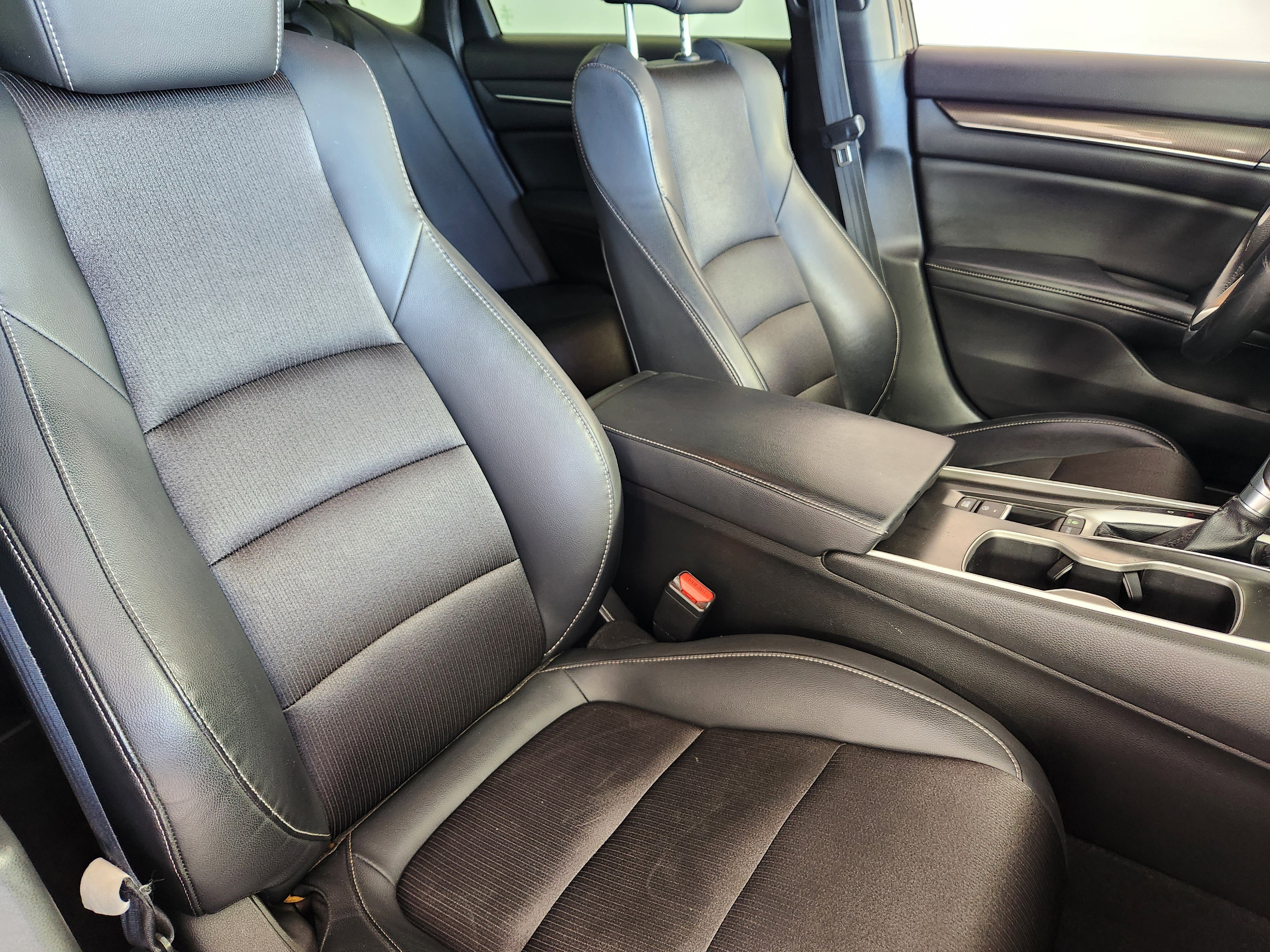 Used 2018 Honda Accord Sport image 10