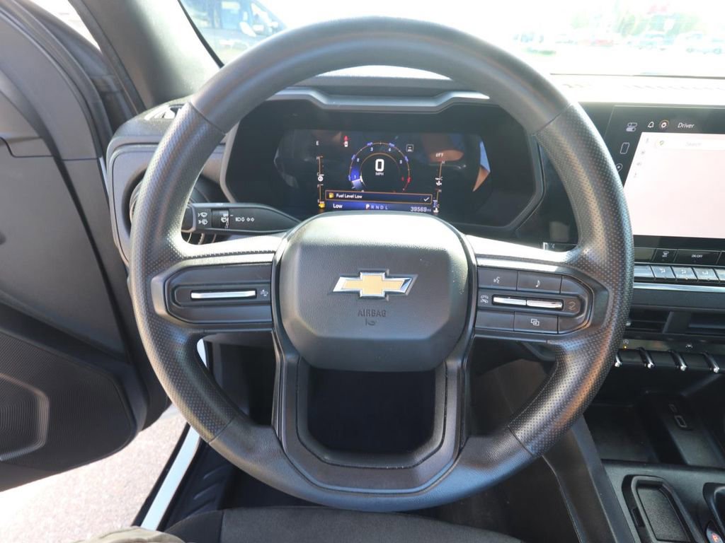 Used 2023 Chevrolet Colorado W/T image 17