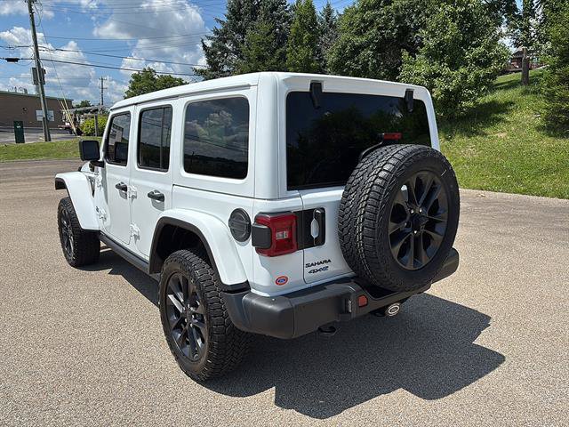 Used 2025 Jeep Wrangler Unlimited Sahara AWD/4WD image 2