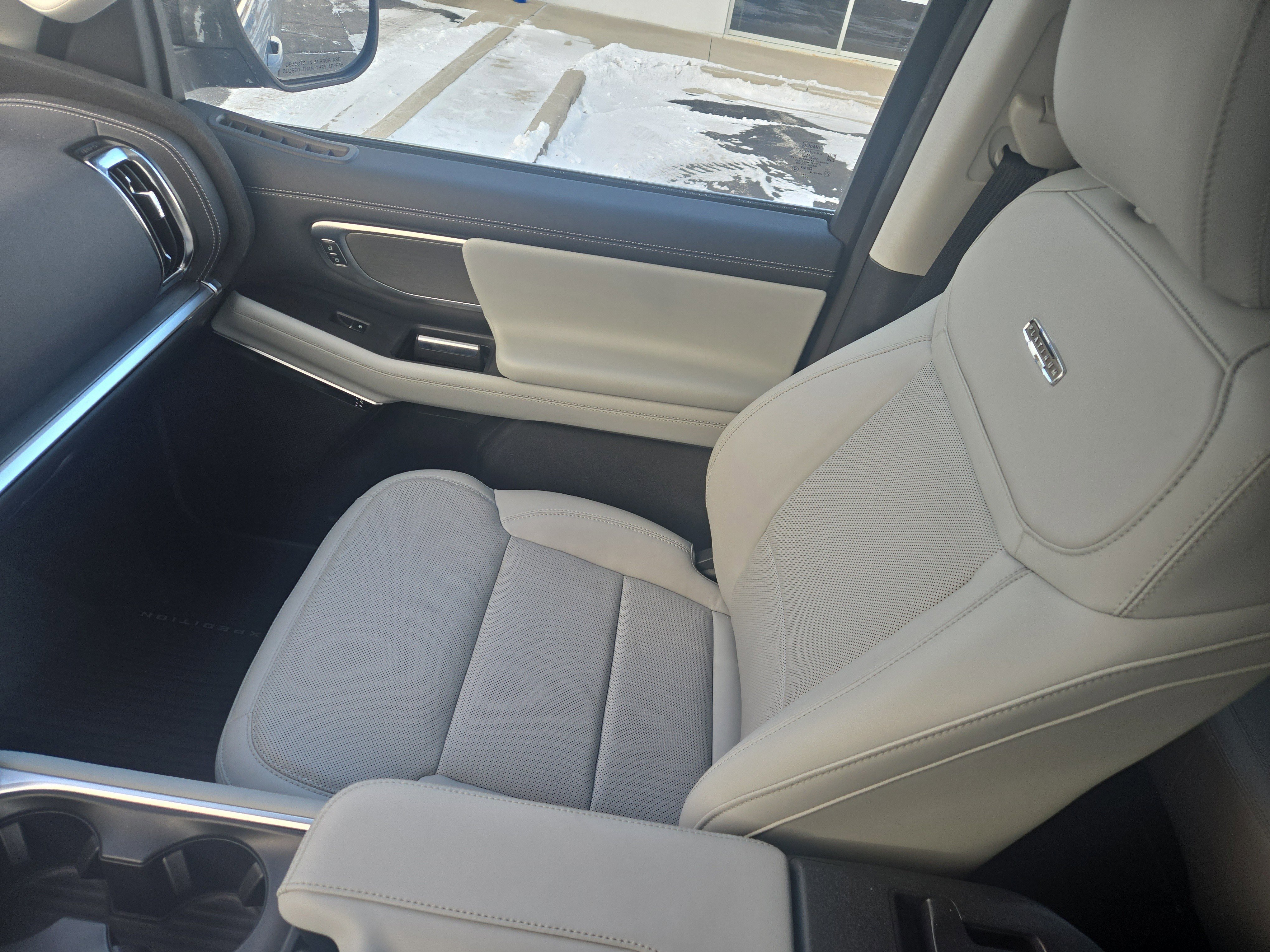 Certified 2025 Ford Expedition Platinum image 30