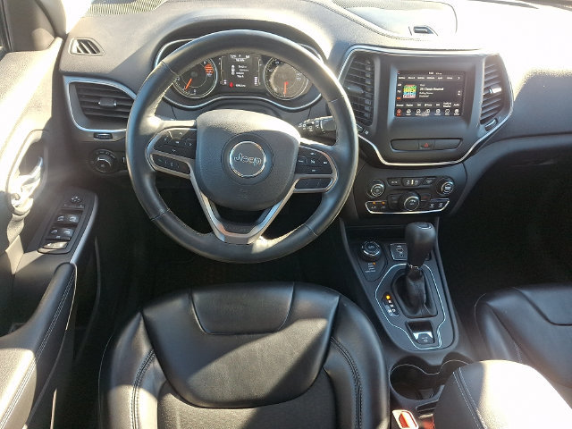 Used 2019 Jeep Cherokee Latitude Plus w/ Cold Weather Group AWD/4WD image 11