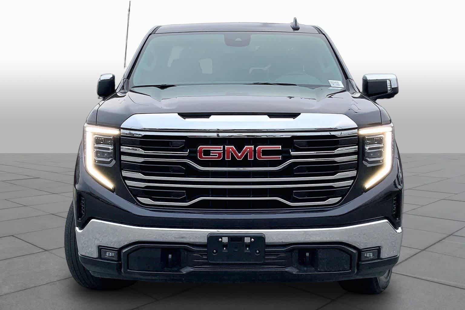 Used 2025 GMC Sierra 1500 SLT AWD/4WD image 4