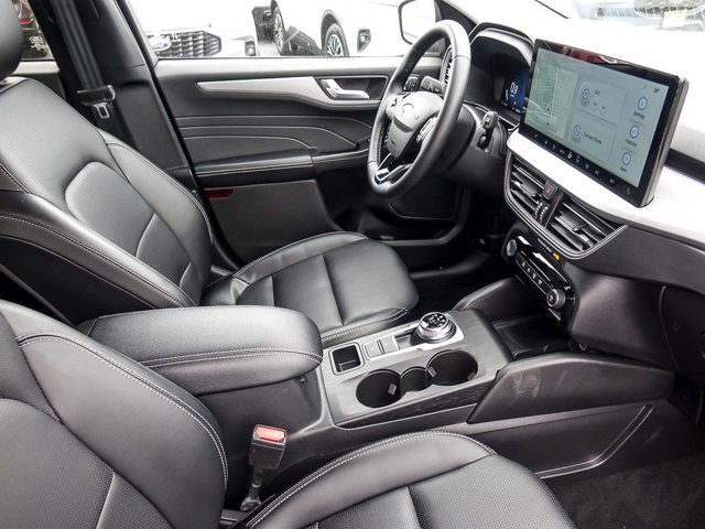 Certified 2025 Ford Escape Platinum AWD/4WD image 31
