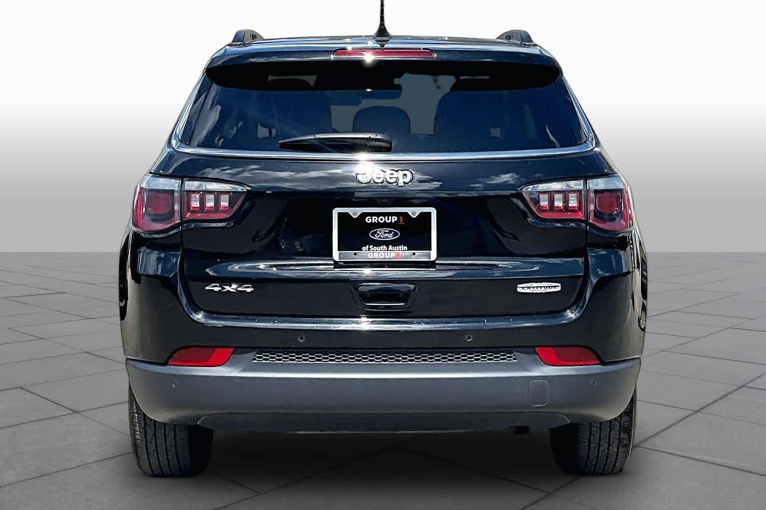 Used 2020 Jeep Compass Latitude AWD/4WD image 5