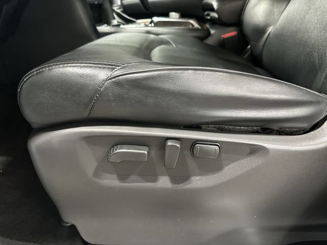 Used 2023 Nissan Armada SL w/ Captain's Chairs Package AWD/4WD image 18