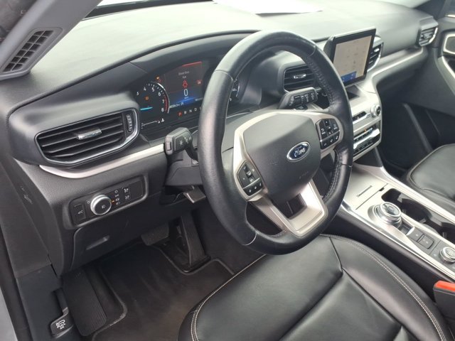 Certified 2021 Ford Explorer XLT w/ Equipment Group 202A AWD/4WD image 17