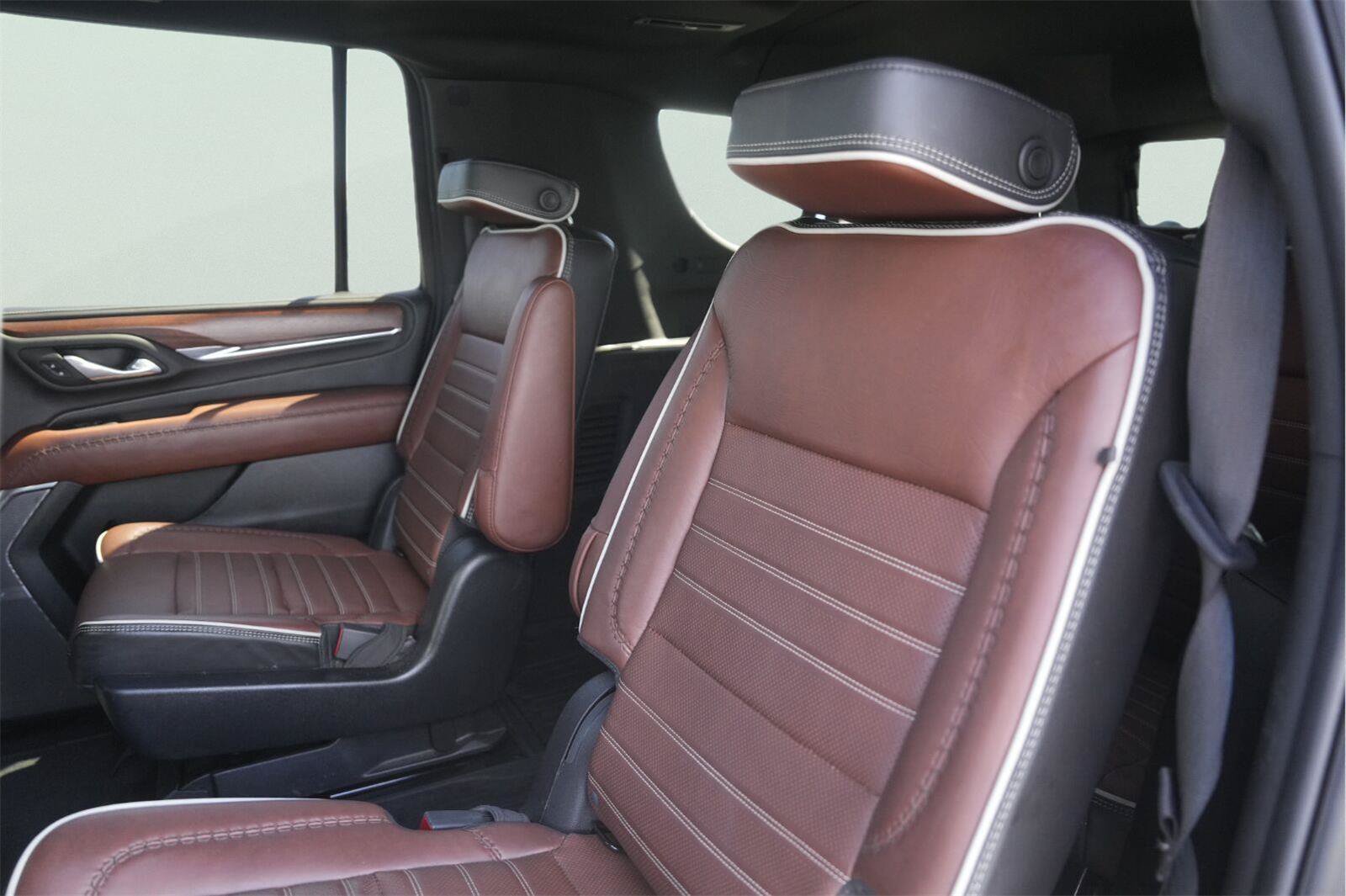 Used 2023 GMC Yukon XL Denali Ultimate w/ LPO, Floor Liner Package AWD/4WD image 14