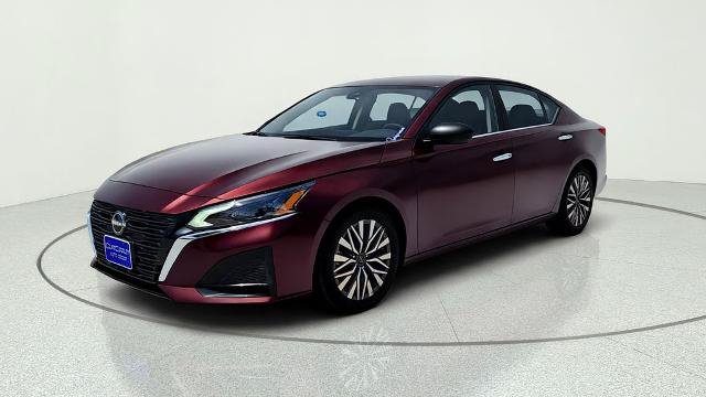 Used 2024 Nissan Altima 2.5 SV FWD image 3