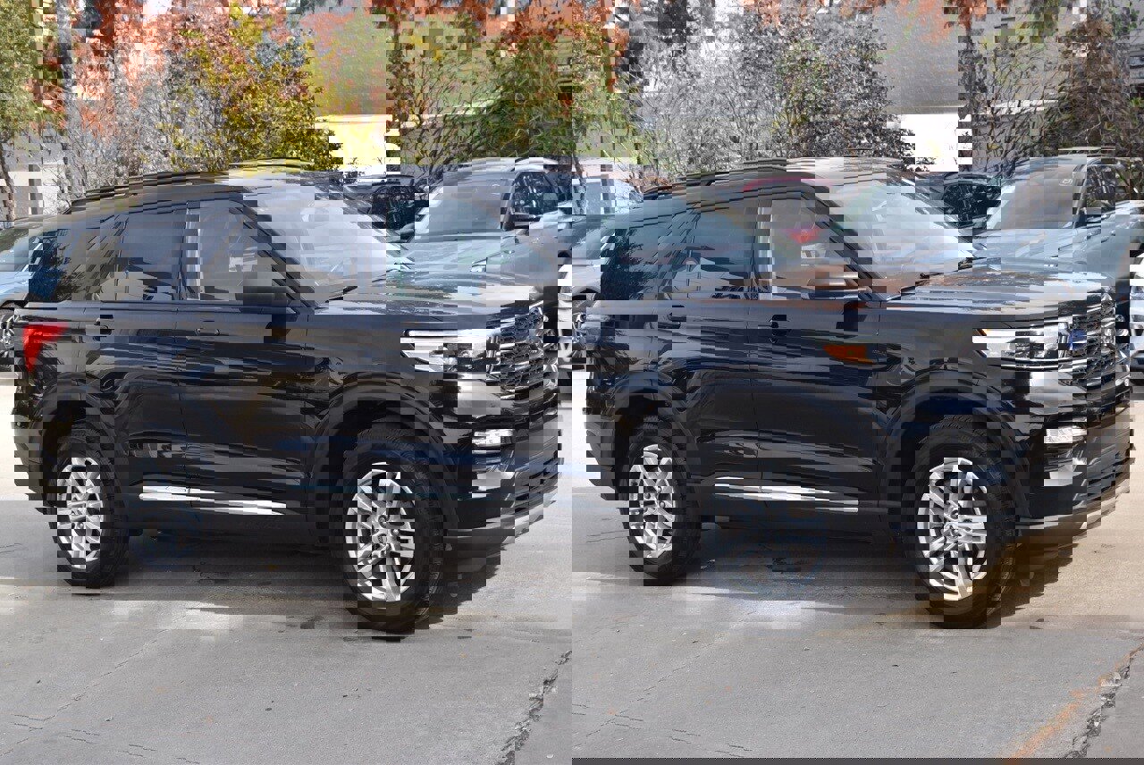 Certified 2023 Ford Explorer XLT w/ Equipment Group 202A image 5