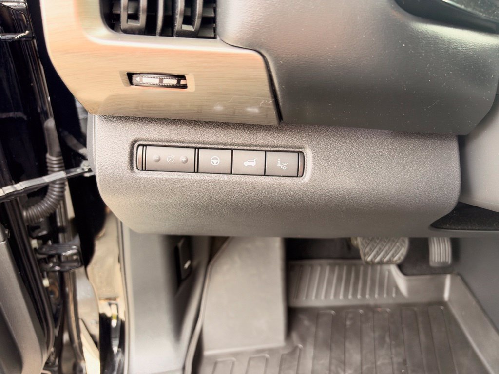 Used 2022 Nissan Pathfinder Platinum w/ Cargo Package FWD image 20