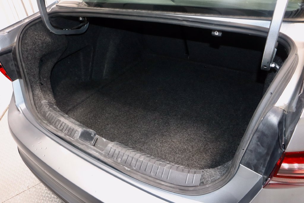 Used 2024 Volkswagen Jetta SE FWD image 15