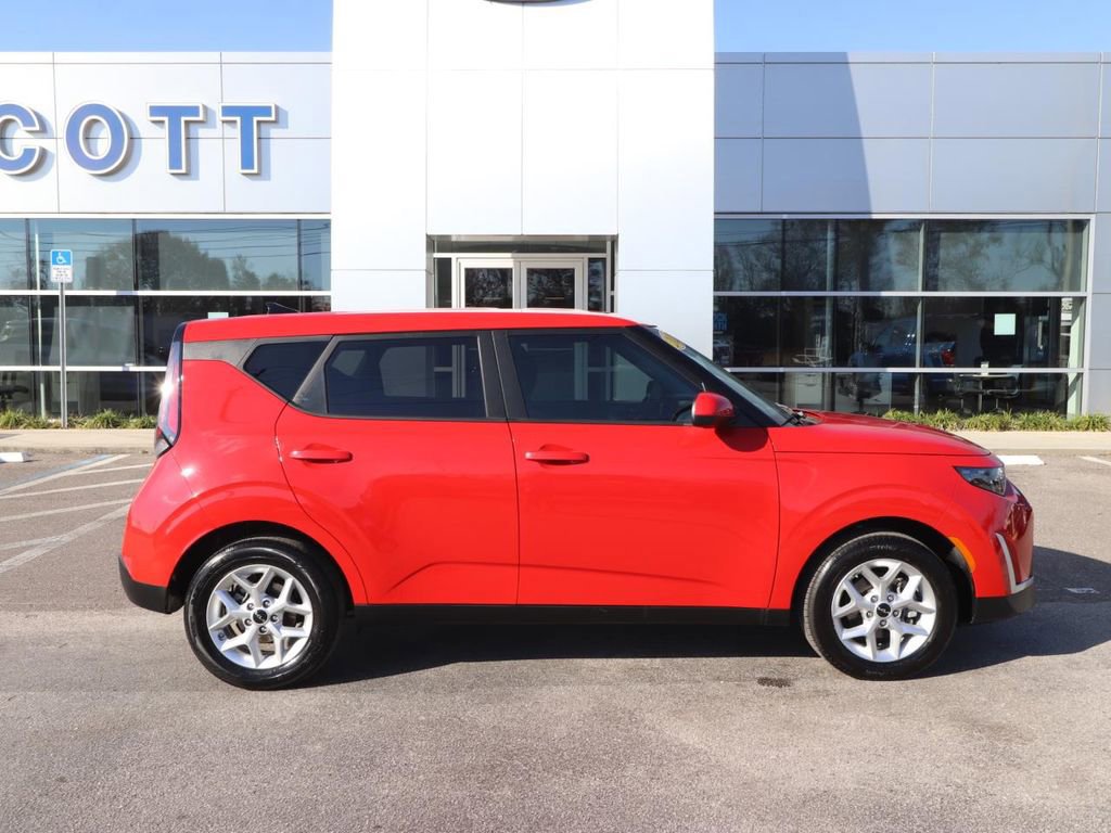 Used 2025 Kia Soul LX w/ LX Technology Package image 6