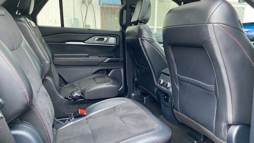 Certified 2025 Ford Explorer ST image 24