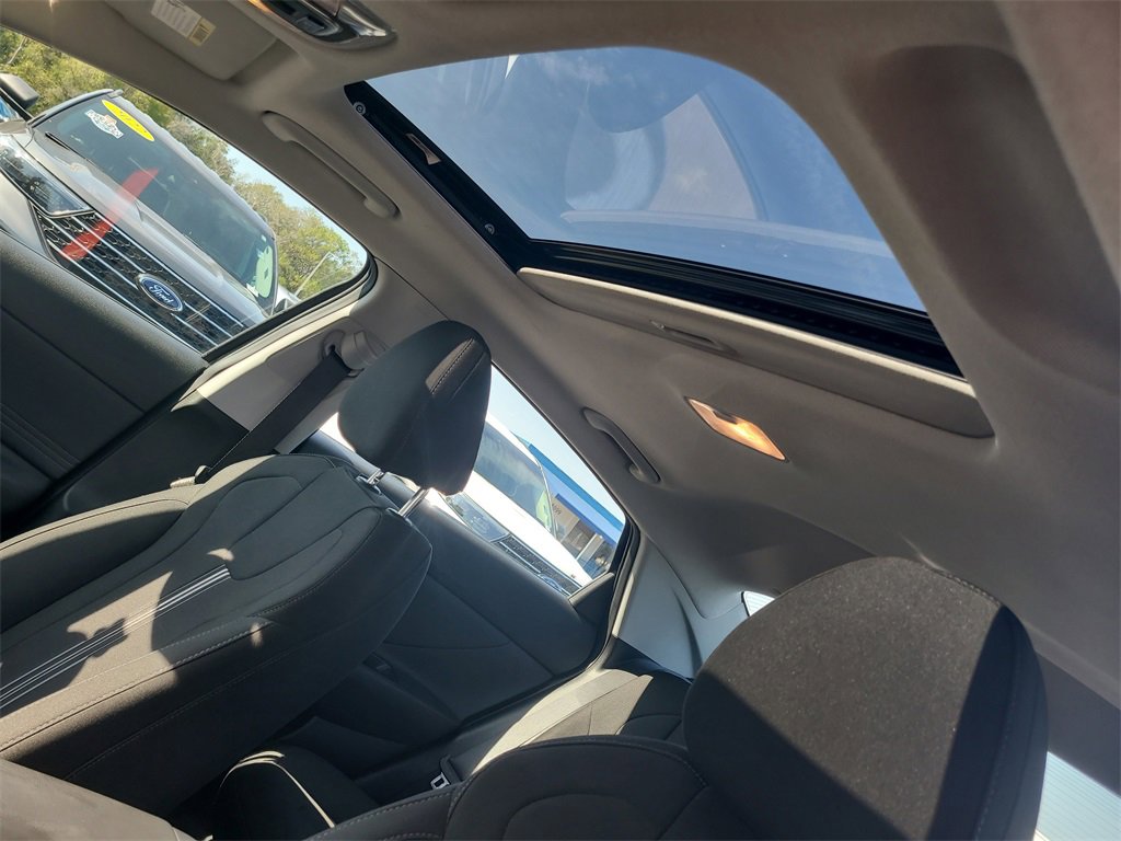 Used 2022 Hyundai Elantra SEL w/ Convenience + Premium Package image 17