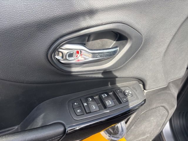 Used 2019 Jeep Cherokee Altitude image 13