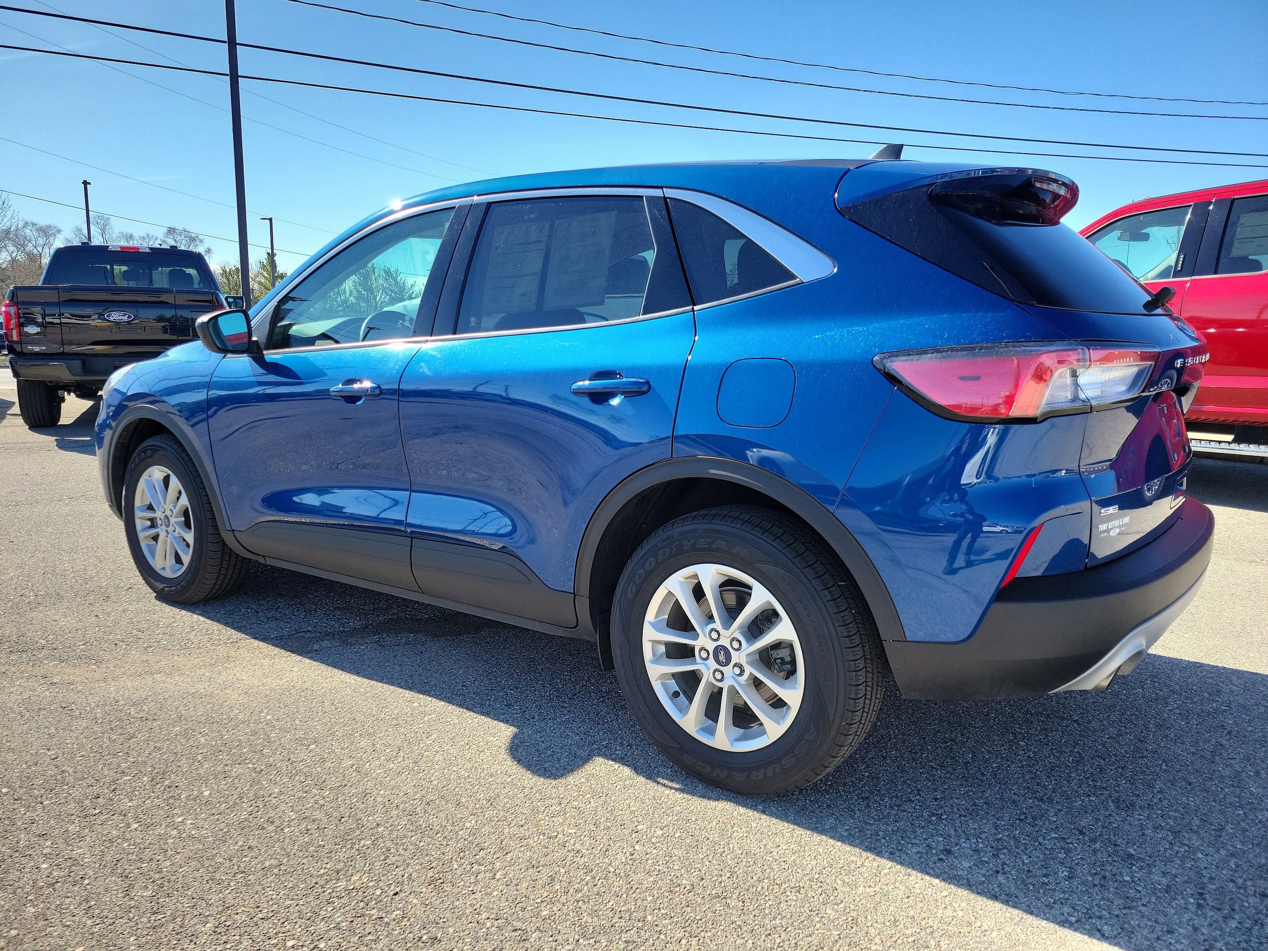 Certified 2022 Ford Escape SE w/ Convenience Package AWD/4WD image 2