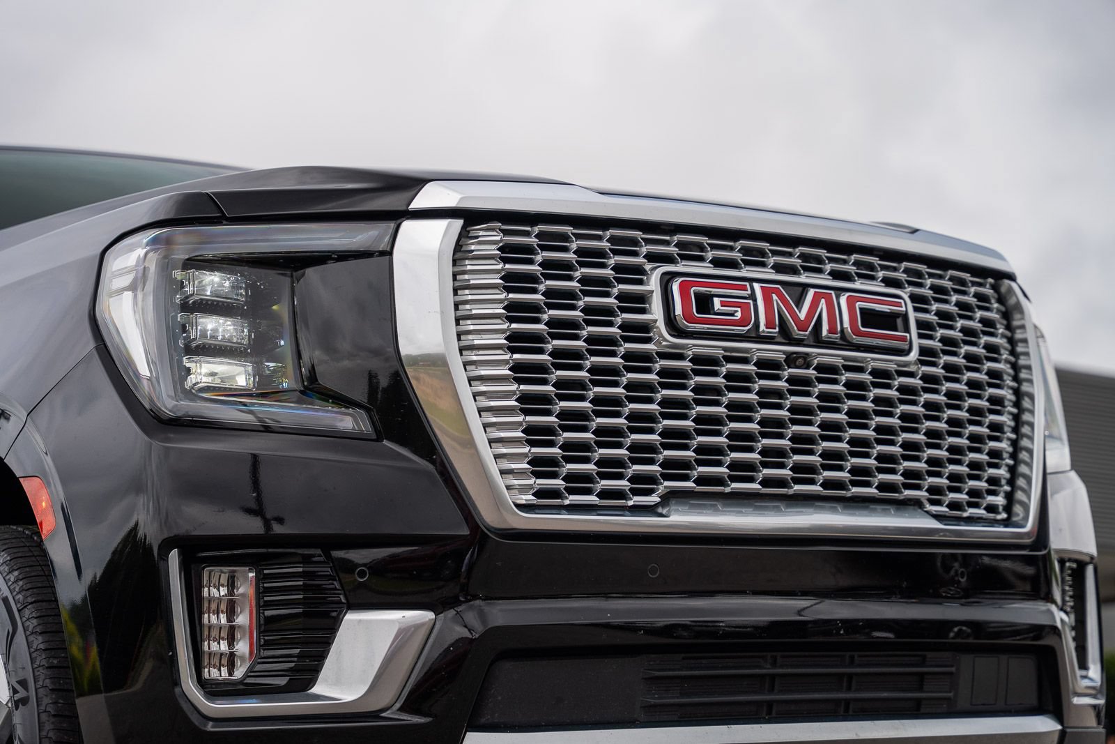 Used 2024 GMC Yukon Denali w/ Max Trailering Package AWD/4WD image 3