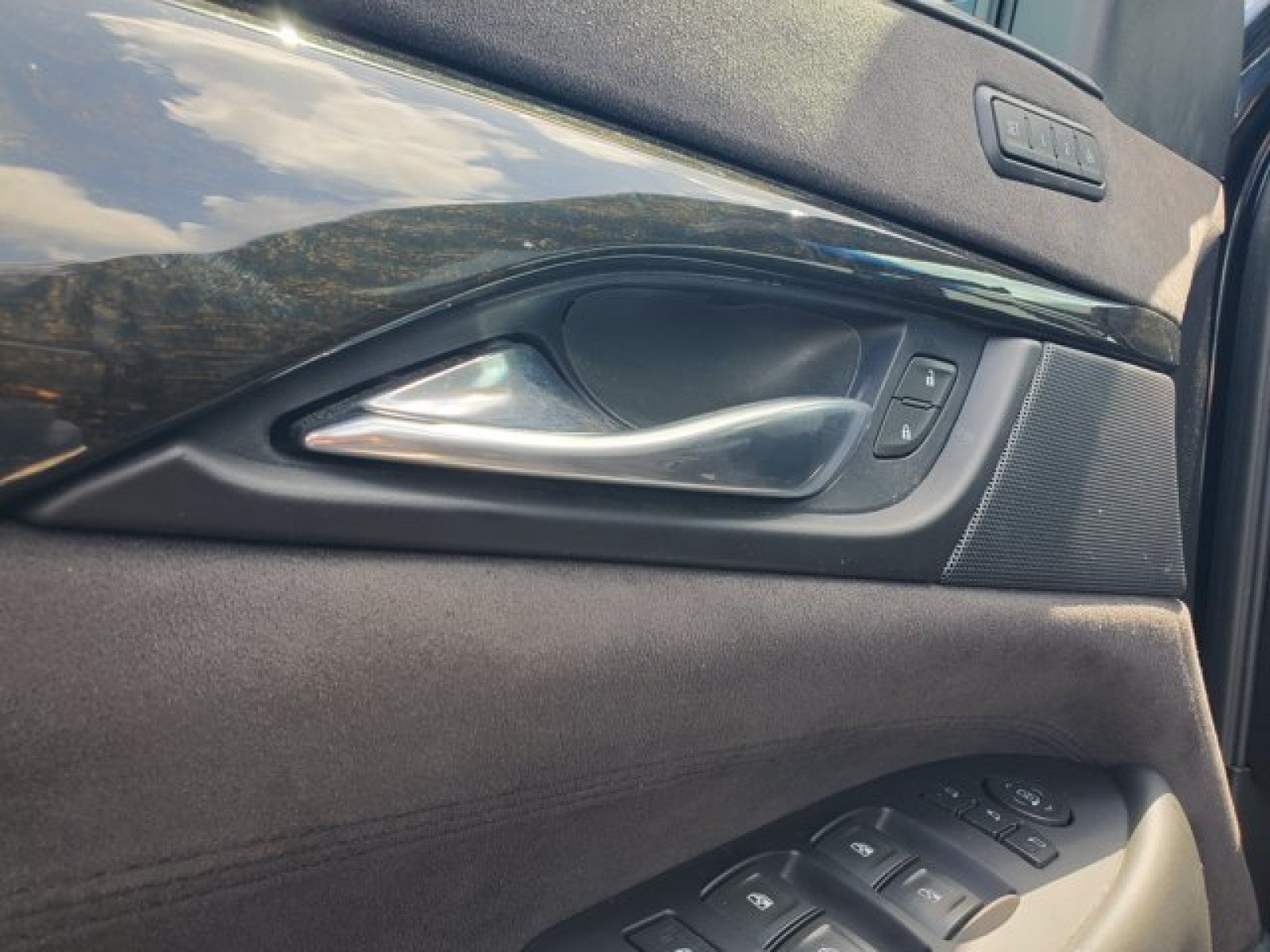 Used 2018 Cadillac Escalade Platinum RWD image 16