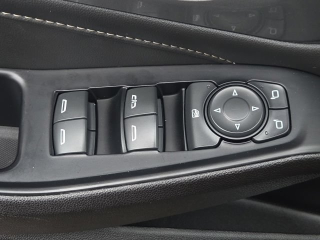 Used 2023 Chevrolet Traverse LT FWD image 23