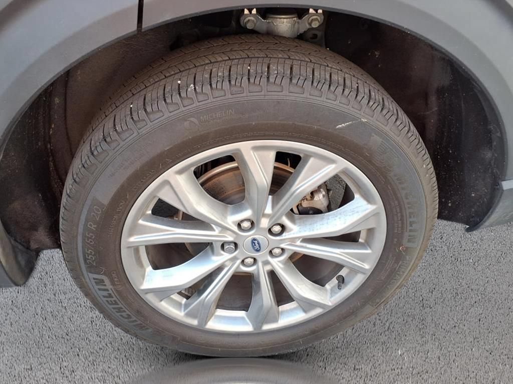 Certified 2023 Ford Explorer XLT w/ Equipment Group 202A AWD/4WD image 32