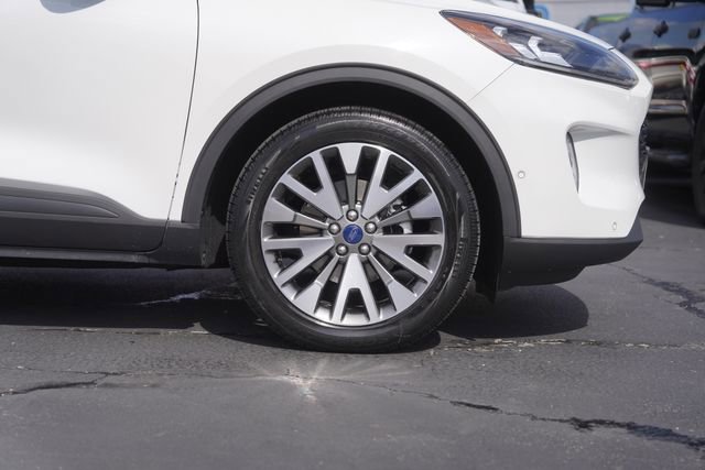 Certified 2020 Ford Escape Titanium w/ Titanium Premium Package 2.0 AWD/4WD image 4