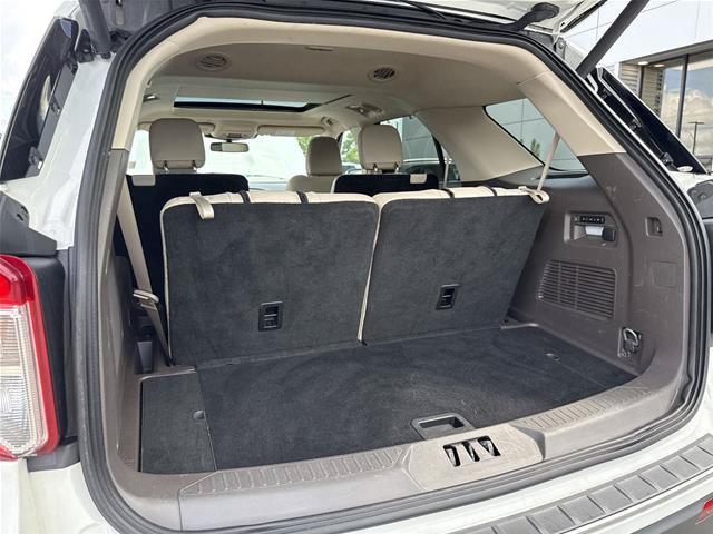 Certified 2023 Ford Explorer Platinum w/ Technology Package AWD/4WD image 32